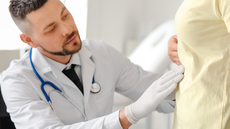 Woman seeing a gastroenterologist
