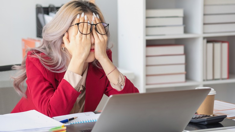 Woman feeling like failing at work